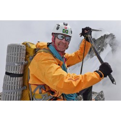 De volta ao topo da Terra: Waldemar Niclevicz já está a caminho do Everest